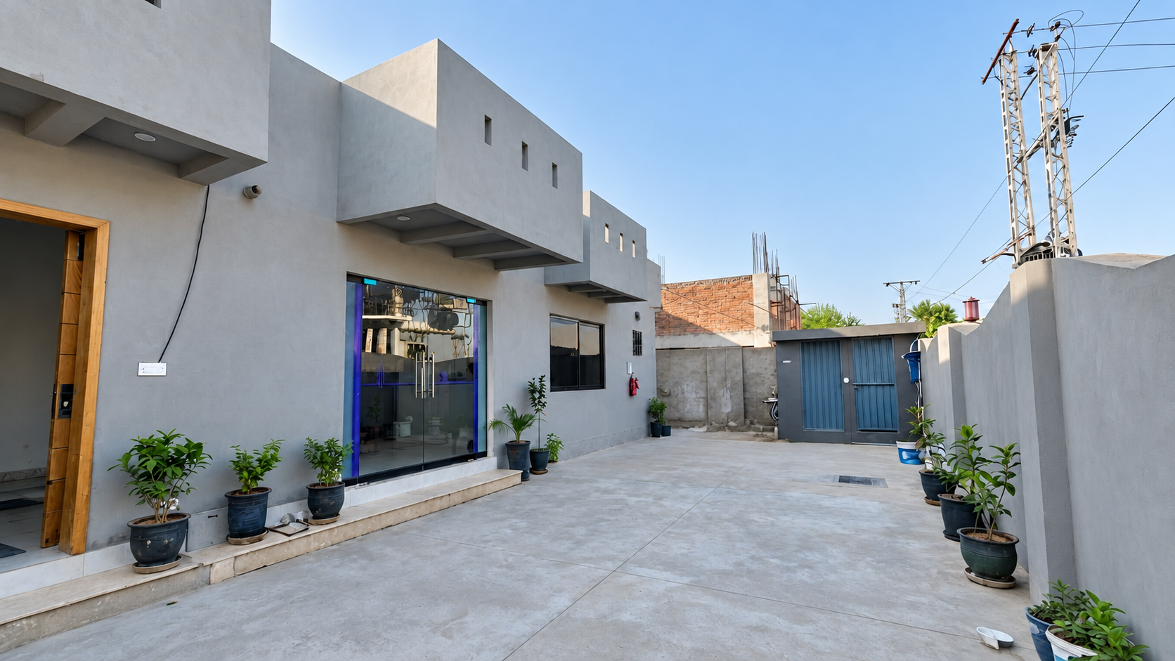 Courtyard and building entrance at the InSitu Technologies facility